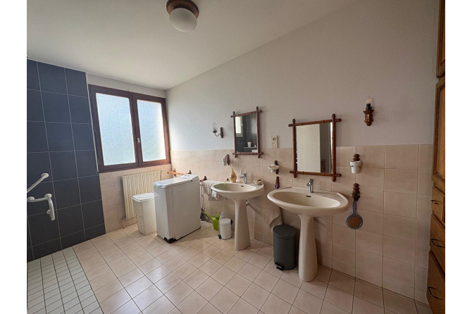 Maison sur 1 ha 54 à Ernée