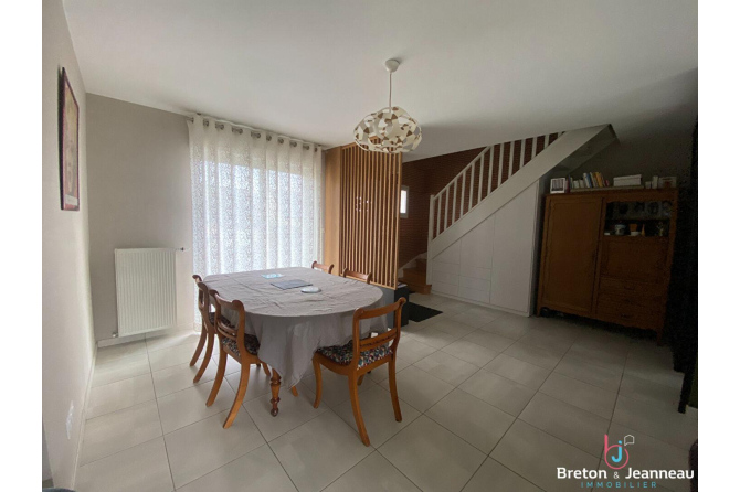 Spacieuse maison familiale à 15 min de Laval