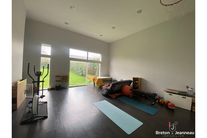 Spacieuse maison familiale à 15 min de Laval