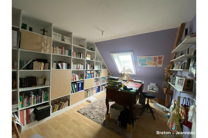 Spacieuse maison familiale à 15 min de Laval