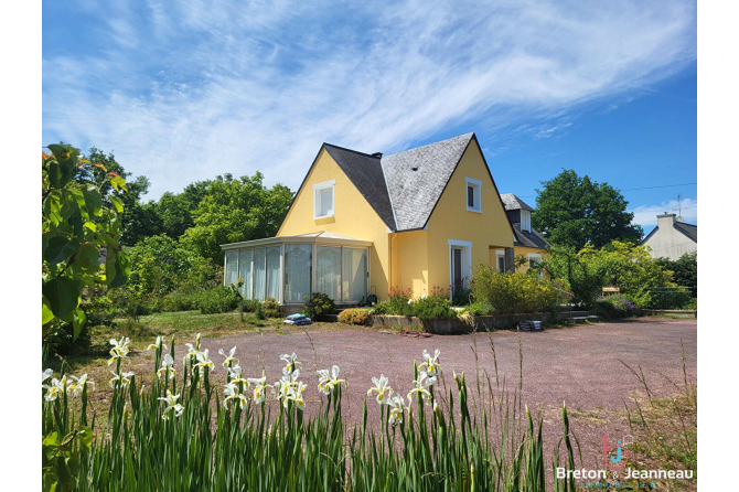 Maison à Montsurs