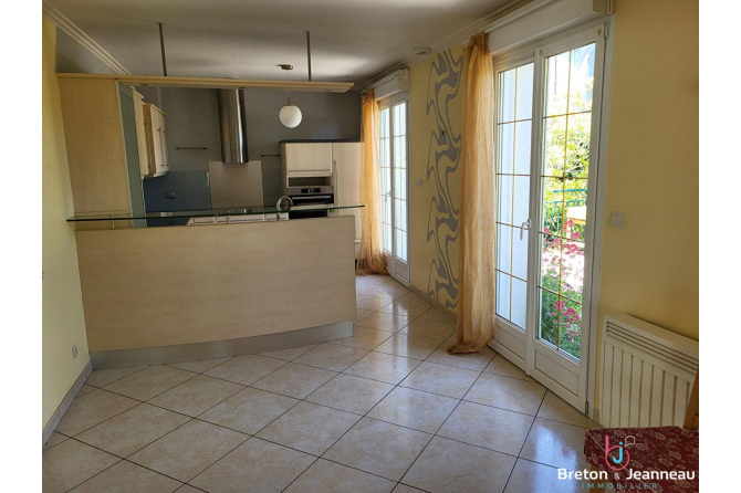 Maison à Montsurs