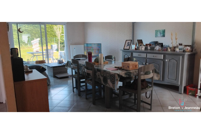 Maison quartier Polyclinique à Laval