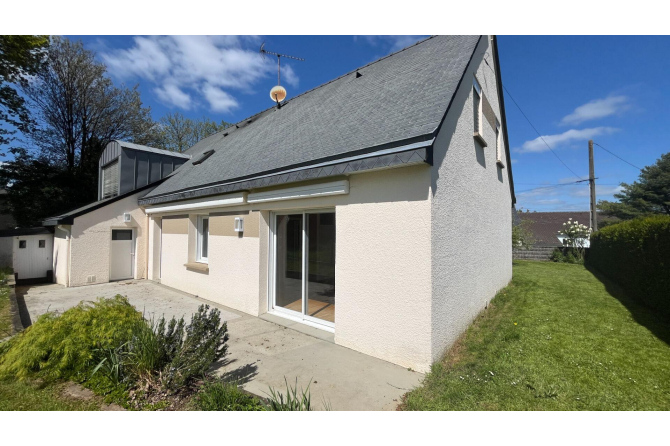 Maison avec double garage à Changé