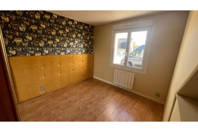 Maison avec double garage à Changé