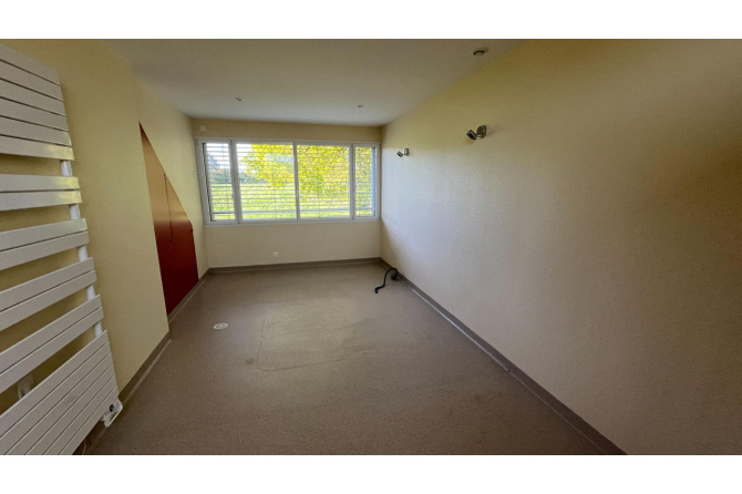 Maison avec double garage à Changé