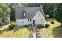 Maison à Pontmain au bord d'une rivière