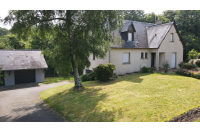 Maison à Pontmain au bord d'une rivière