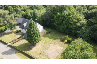 Maison à Pontmain au bord d'une rivière