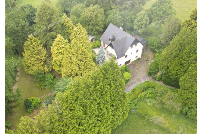 Propriété de charme sur 4 ha avec plan d'eau secteur Mayenne
