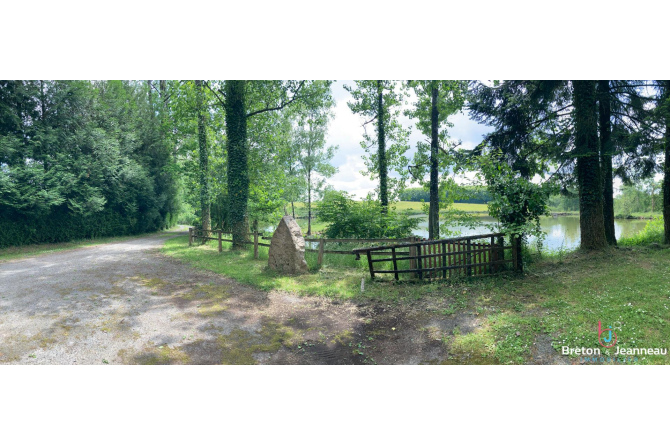 Propriété de charme sur 4 ha avec plan d'eau secteur Mayenne