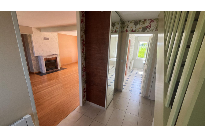 Maison avec double garage à Changé