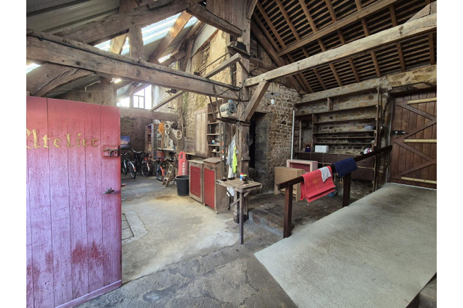 Maison en pierres au coeur de Lassay les Châteaux