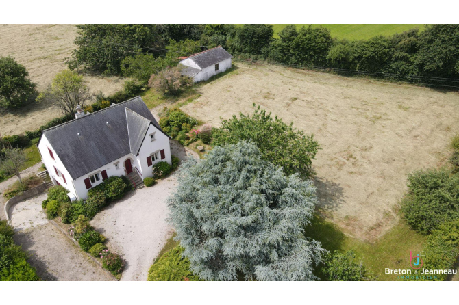 Maison sur 1 ha 54 à Ernée