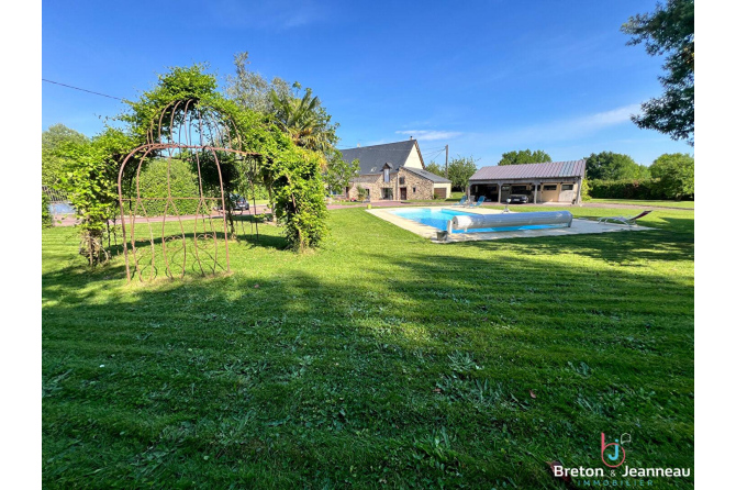 Magnifique Maison en Pierres avec Piscine  À 15 min de Laval