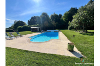 Magnifique Maison en Pierres avec Piscine  À 15 min de Laval