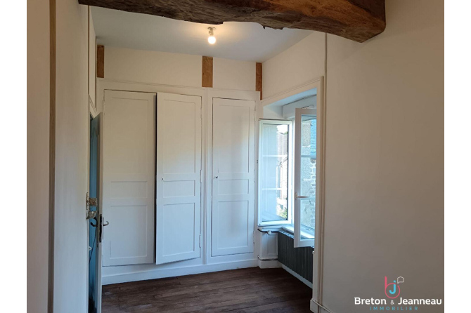 Maison à Saint-Berthevin-la-Tannière