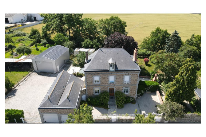 Maison avec dépendances à Javron Les Chapelles