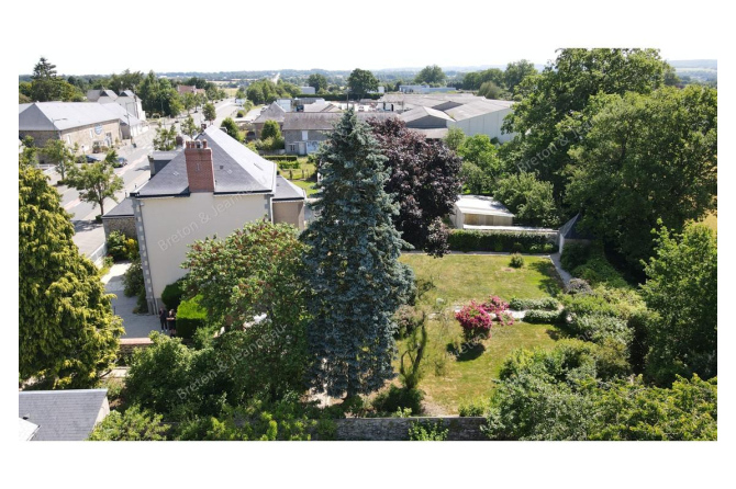 Maison avec dépendances à Javron Les Chapelles