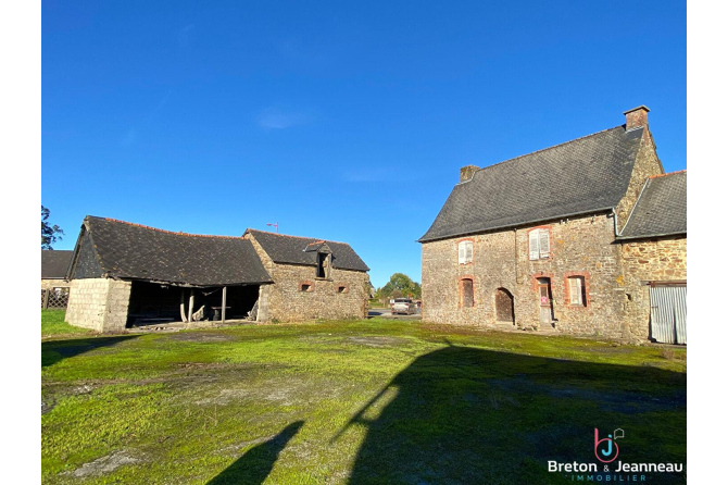 Maison  à rénover à Saint Christophe des Bois , dépendances, grand terrain
