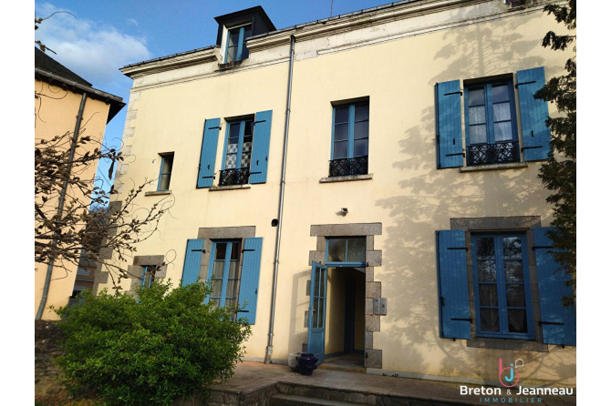 APPARTEMENT F2 à MONTSURS CENTRE VILLE