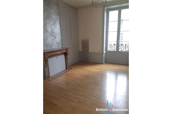 APPARTEMENT F2 à MONTSURS CENTRE VILLE