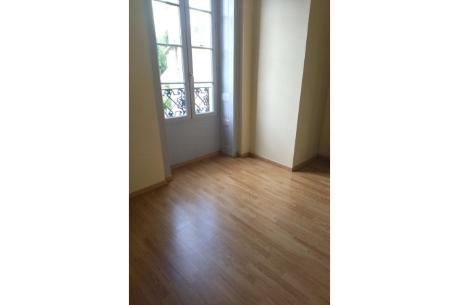 APPARTEMENT F2 à MONTSURS CENTRE VILLE