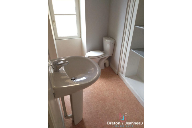 APPARTEMENT F2 à MONTSURS CENTRE VILLE