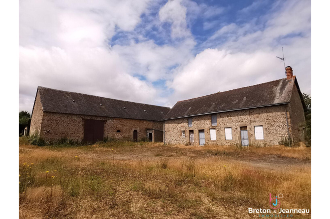 Ancien Corps de ferme sur 2 ha 42 à Villaines La Juhel