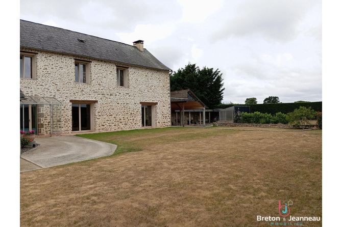 Longère en pierres à Martigné sur Mayenne