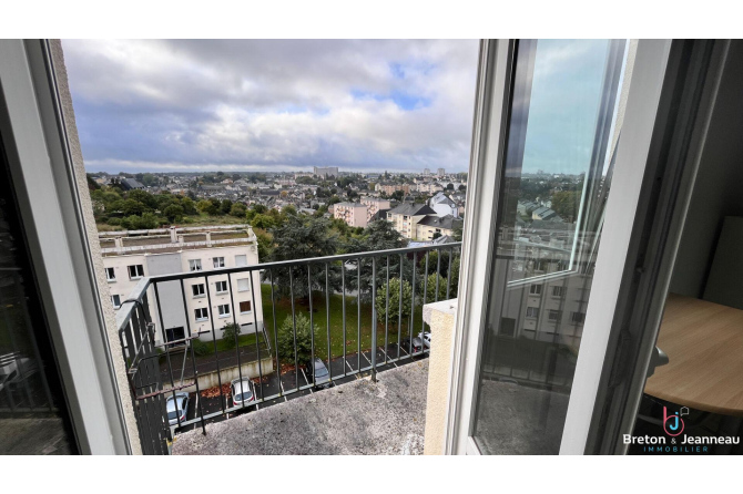 Apartment with parking in the Hilard district of Laval