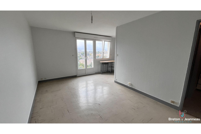 Apartment with parking in the Hilard district of Laval