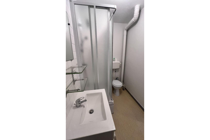 Apartment with parking in the Hilard district of Laval
