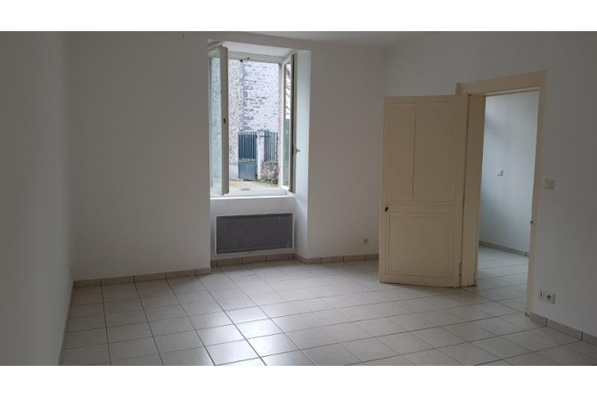 APARTMENT T2 in SAINT OUEN DES TOITS