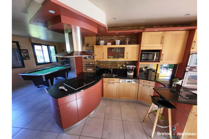 Maison Montsurs 6 pièce(s) 165 m2