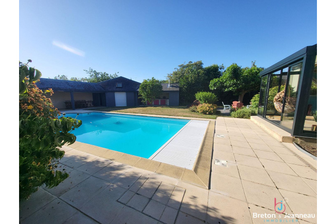 Maison Montsurs 6 pièce(s) 165 m2