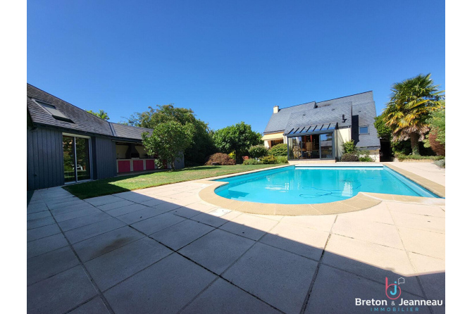 Maison Montsurs 6 pièce(s) 165 m2