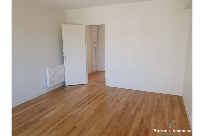 Appartement avec parking à Fougères