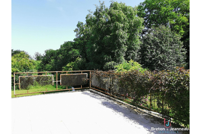 Maison sur 1,5 ha secteur Bais