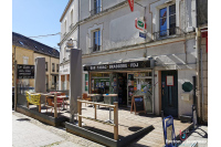 Immeuble de rapport avec commerce à Bais