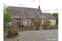 Fermette à rénover sur près de 10ha