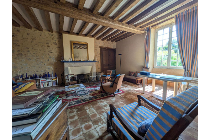 Ancien presbytère du XVe siècle, pierres et caractère