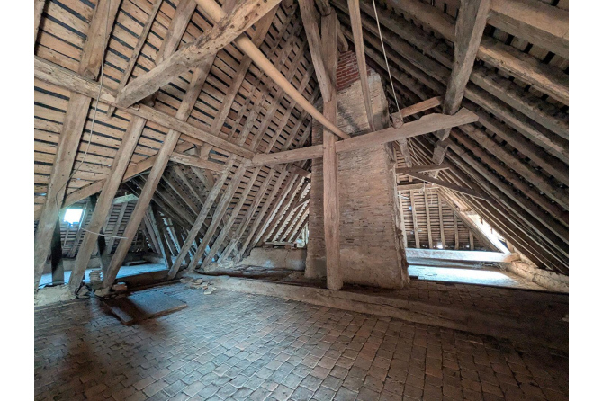 Ancien presbytère du XVe siècle, pierres et caractère