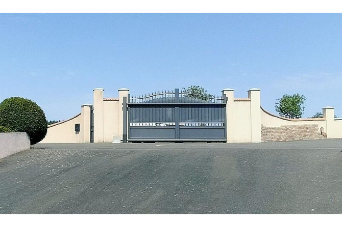 Maison sur près d'un hectare secteur Meslay-Du-Maine