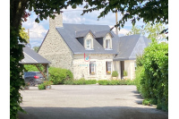 Propriété d'exception avec forêt, plan d'eau et 3 logements ? Courcité