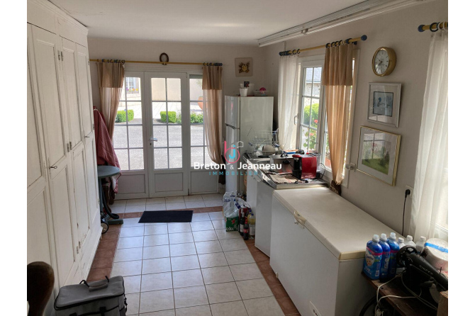 Propriété d'exception avec forêt, plan d'eau et 3 logements ? Courcité