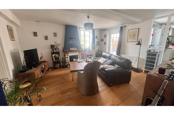 MAISON DE VILLE LAVAL - A 7 mn du marché