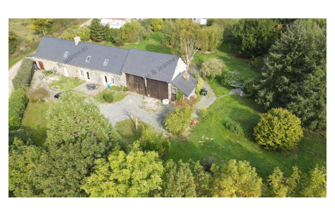 Maison en campagne à Javron Les Chapelles 6 pièce(s) 139 m2