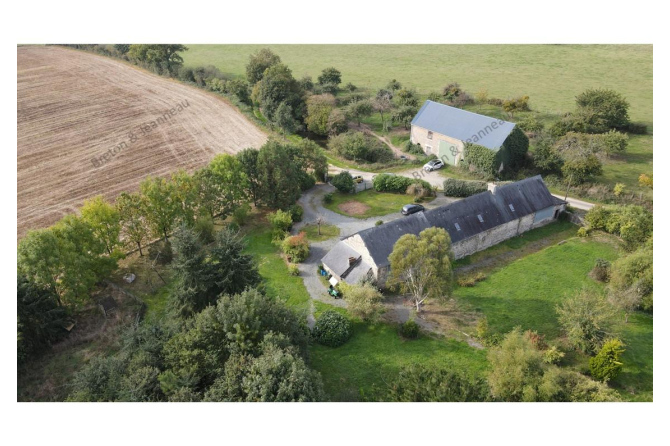 Maison en campagne à Javron Les Chapelles 6 pièce(s) 139 m2