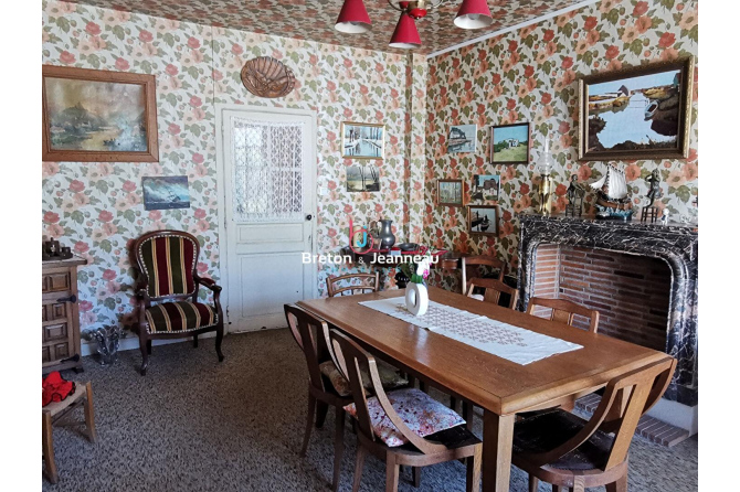 Maison de bourg à la Chapelle au Riboul